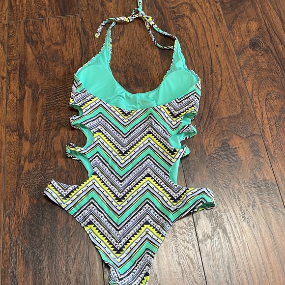 Aerie Cutout One Piece - Picture 2 of 4